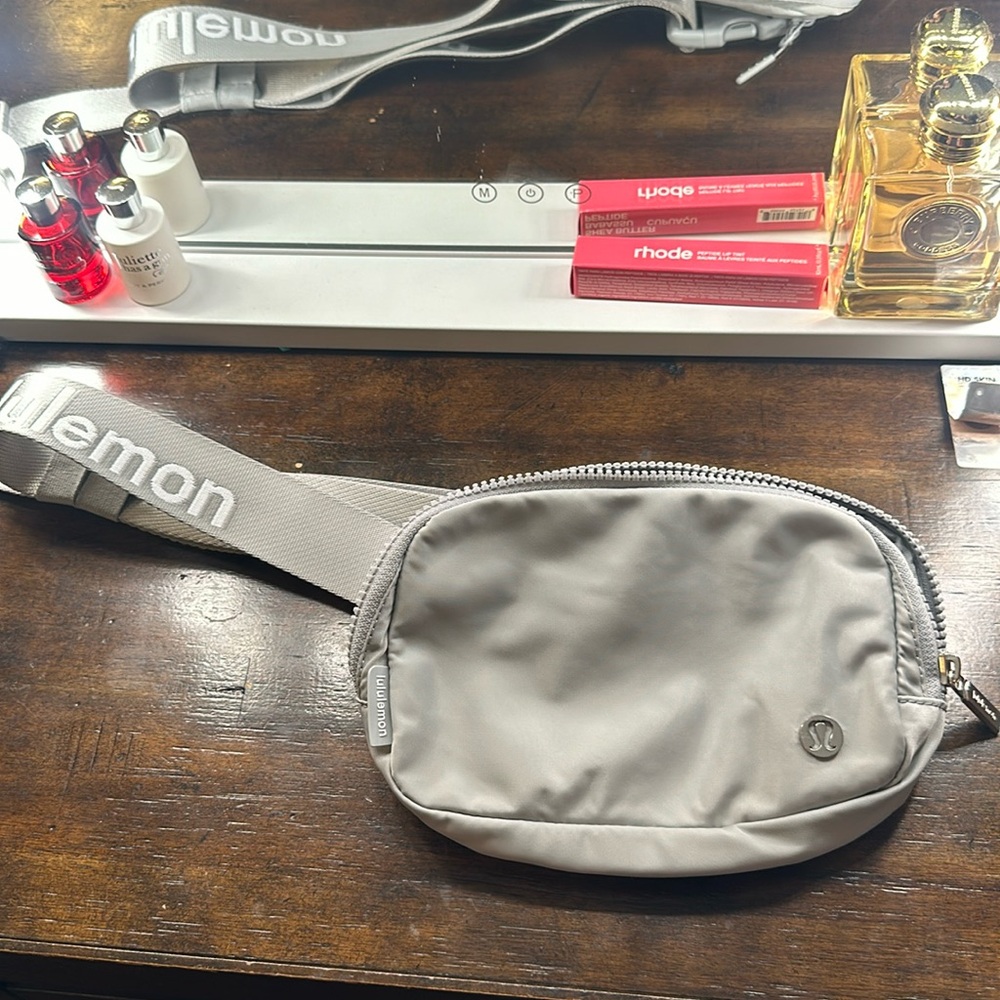 Lululemon Belt Bag Silver Drop